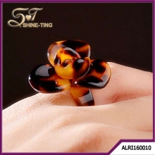 Natural plastic finger ring for girls