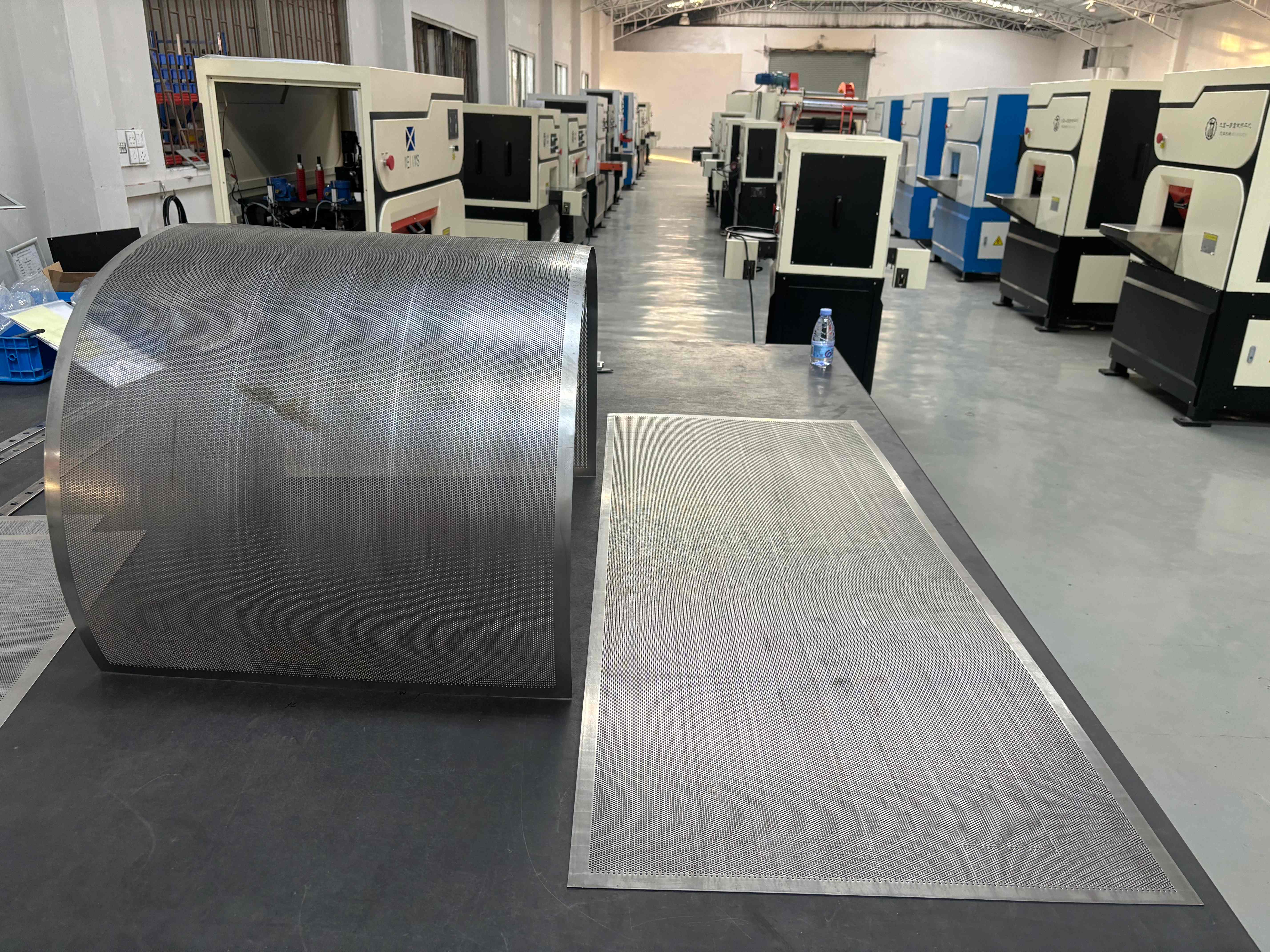 Máquina niveladora de placas de malla prensada Pressing mesh plate leveling machine