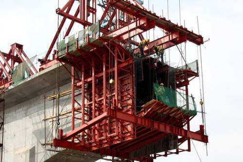 Cesta colgante en voladizo para la construcción de puentes