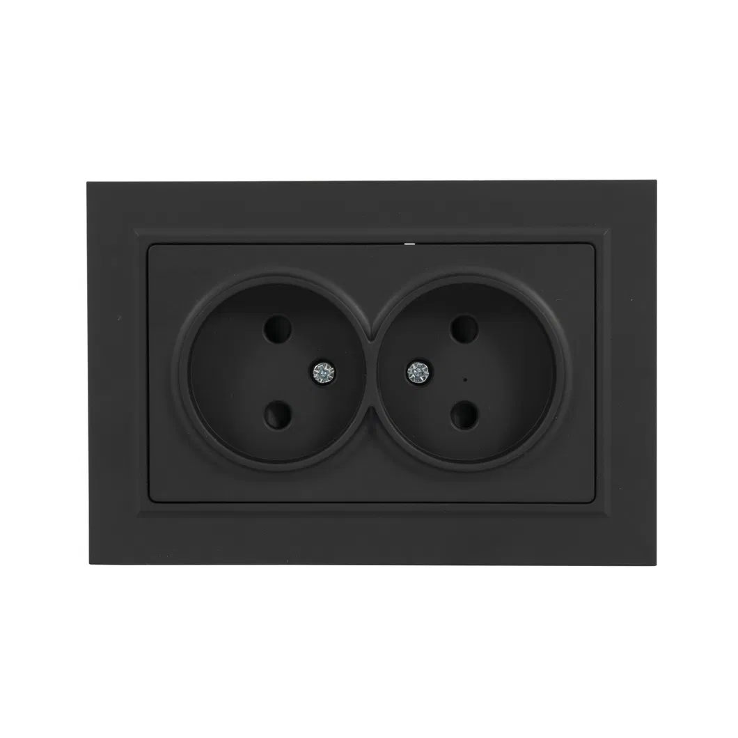 Одинарная настенная розетка ЕС с пластиковой окрашенной панелью, 16 А