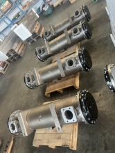 Vertical shell and tube oil heat exchanger