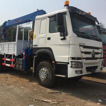 HOWO 25 Ton Truk dengan derek terpasang