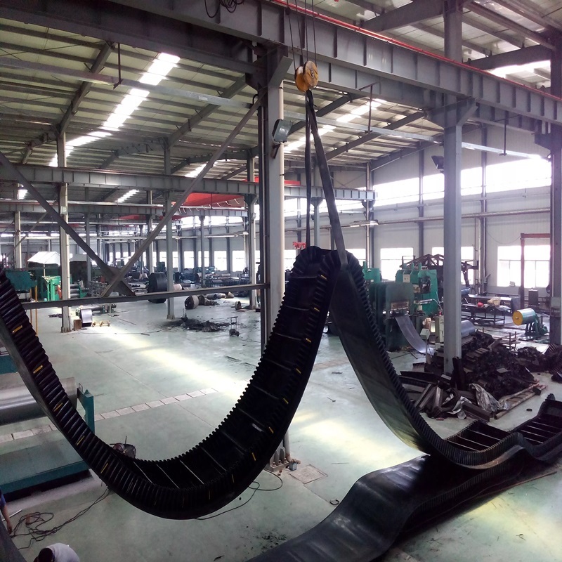 Vertical Corrugated black color steel material chip conveyor belt rubber conveyor sidewall belt