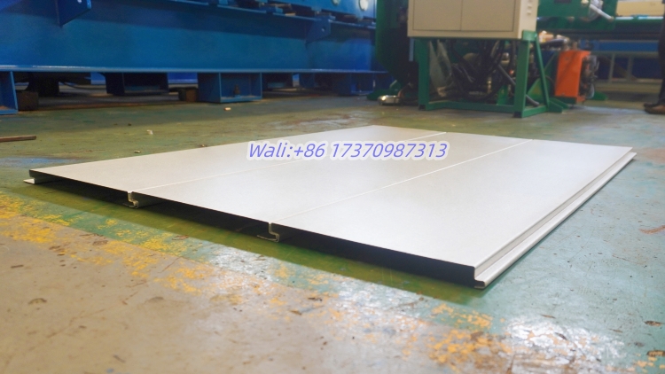 The automatic type-changing buckle wall panel machine