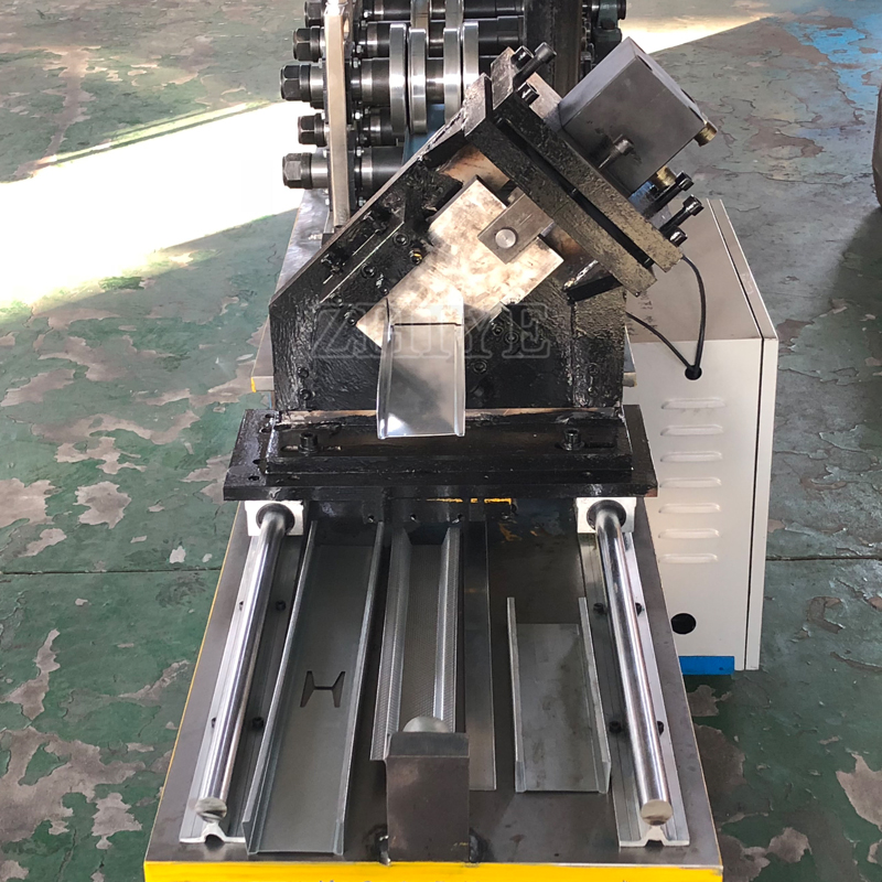 C profile roll forming machine