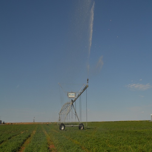 Center pivot irrigator agricultural for big equipment