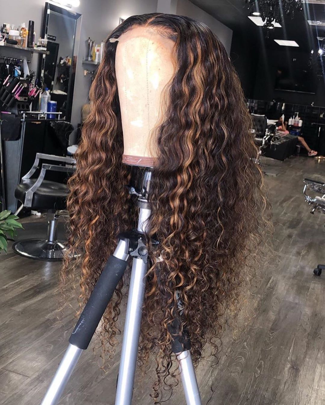 Water wave hair wigs natural color Ombre piano color factory supplier 13*4 4*4 150% 180% 200% 250% density