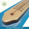 Huis binnen muur houten thermometer