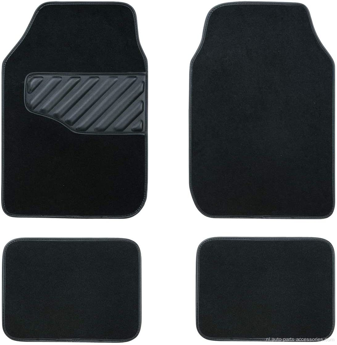 Zwarte tapijtbodemmat met hielblok van de bestuurder