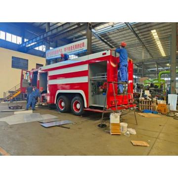 Equipamento de combate a incêndio de caminhão de bombeiros de água e espuma