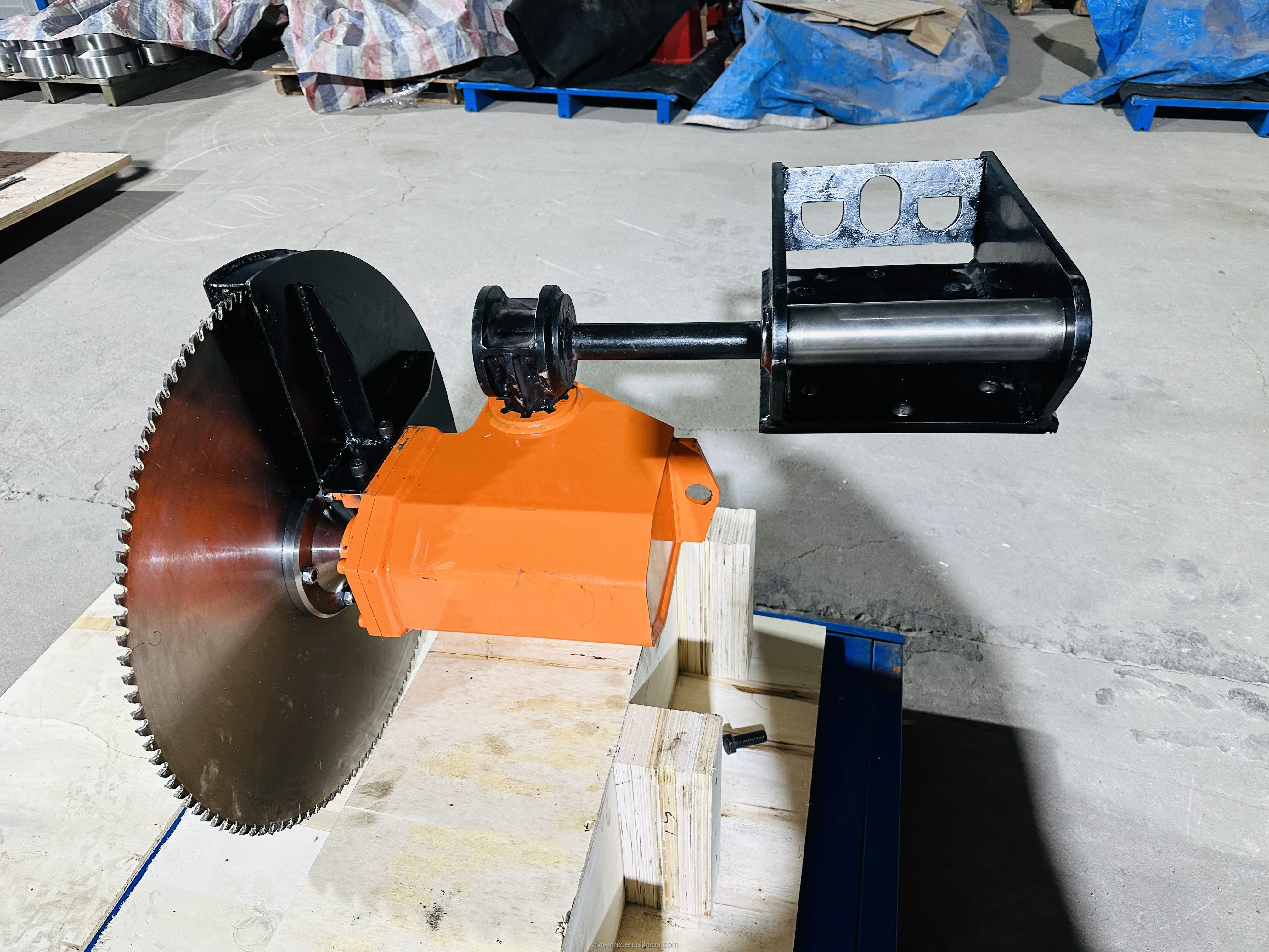 3-8 Ton Excavator Saw Head For Branch Pruning And Log Cutting - 600nm ...