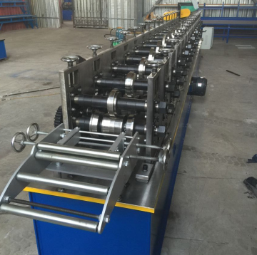 Rolling shutter side channel making machine