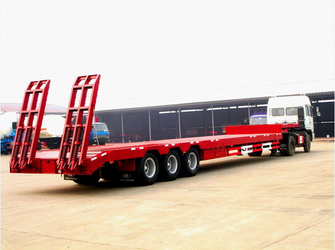  60Ton heavy duty Low bed semi-trailer truck picture 1