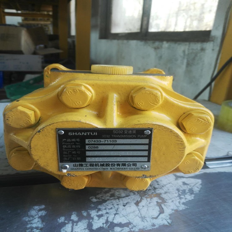 KOMATU D85 D155 Bulldozer Gear Pump0743371102