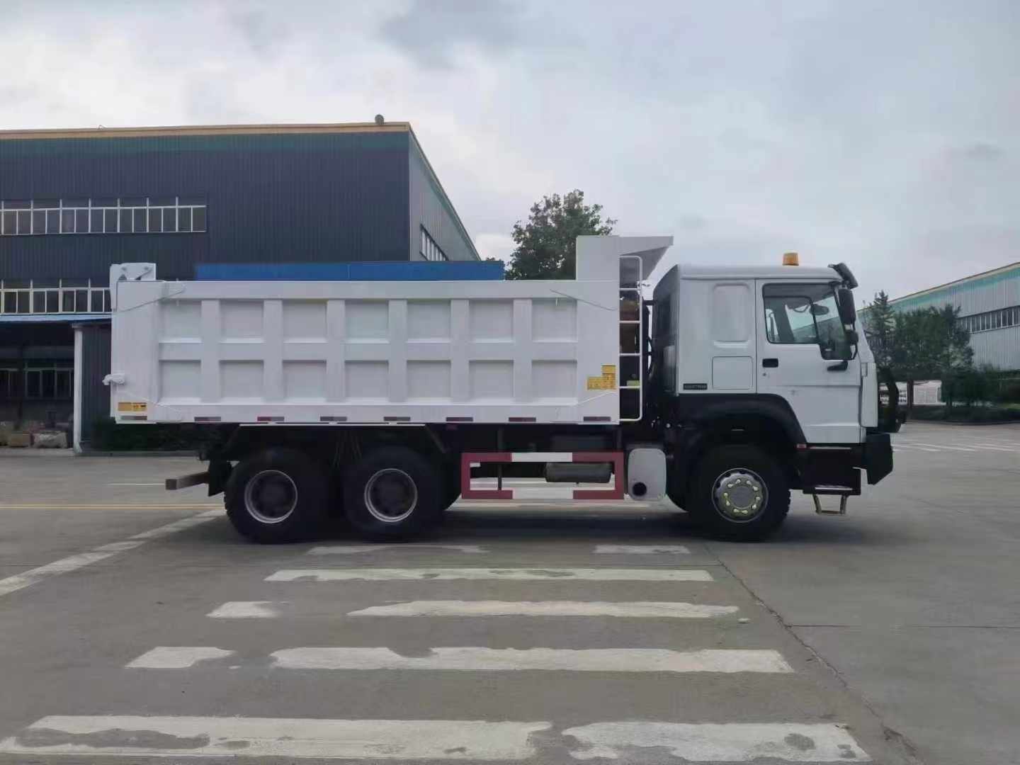 HOWO 6x6 Dump Truck (5) HOWO 6x6 Dump Truck (5)