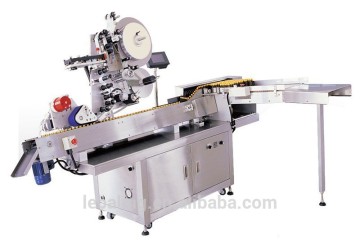 Horizontal slender bottle labeling machine