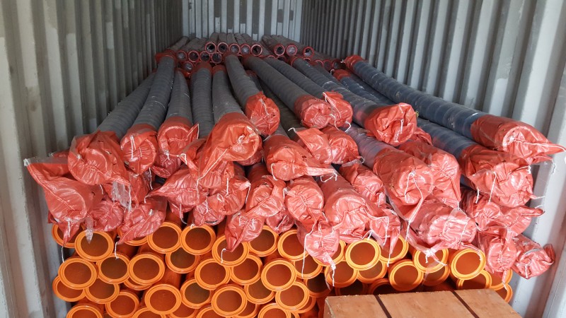 rubber hose load in container