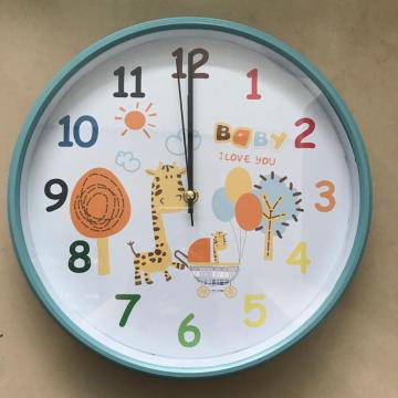 Kids Giraffe-Shaped Wall Clock - 30cm Round Timepiece from China