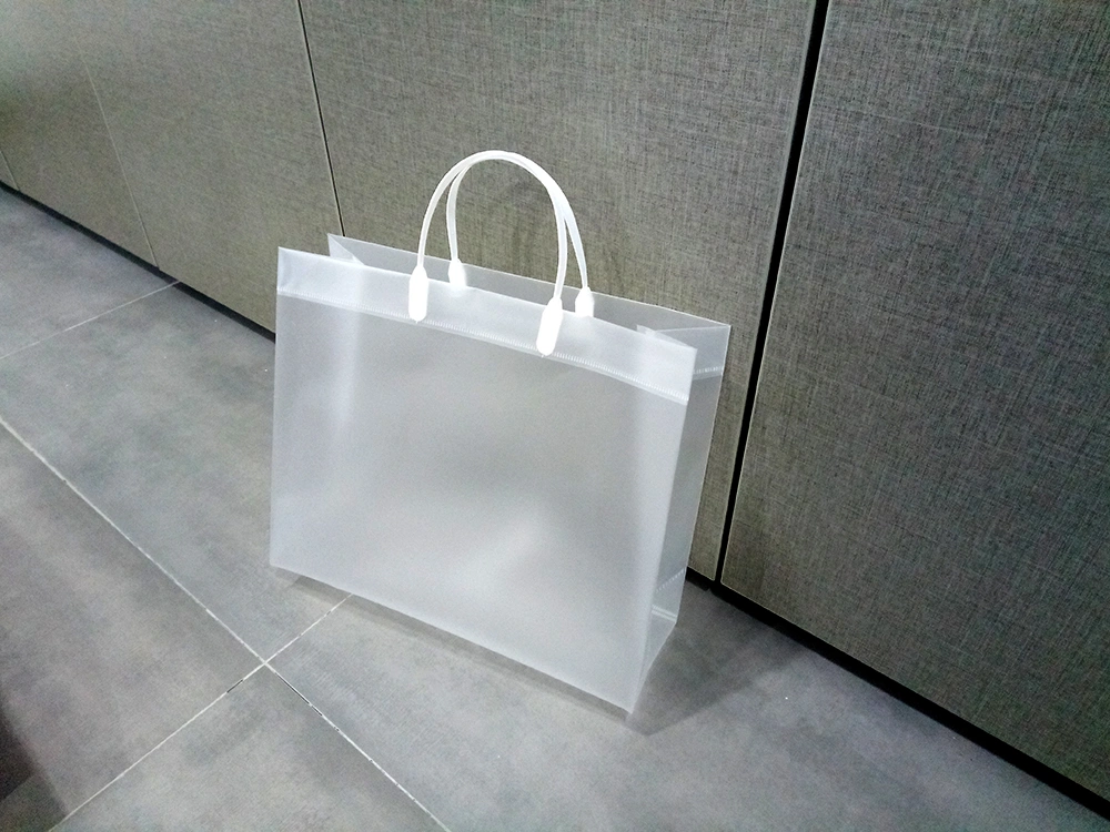 Recyclable Materials Eco-Friendly Cmyk Printing Plastic Handles Closed PP Plastic Shopping Bag