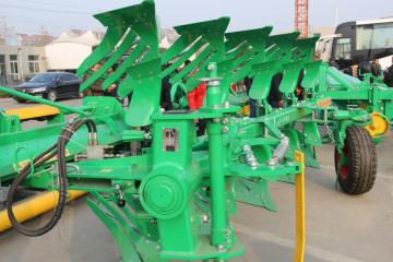 reversible plough agricultural machine cultivating