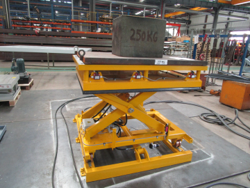 Workshop scissor lift platform