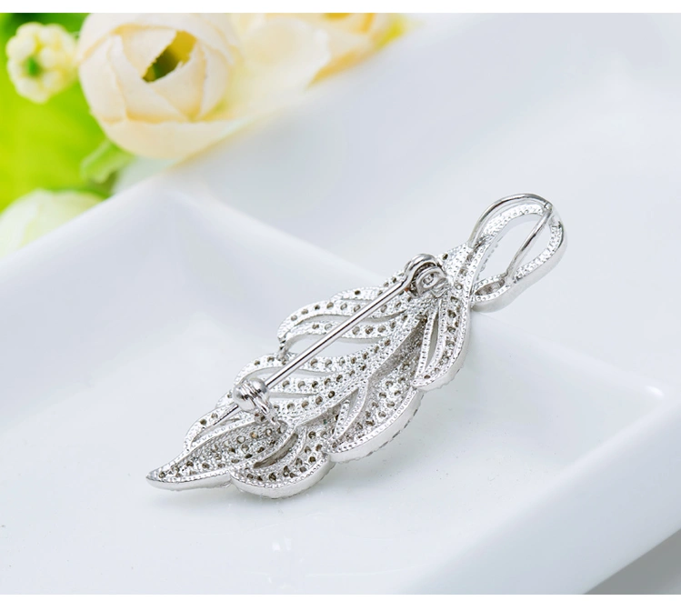 Fashion Beautiful Leaf Shape CZ Crystal Brass Brooch