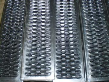 Crocodile mouth safety grating sidewalks