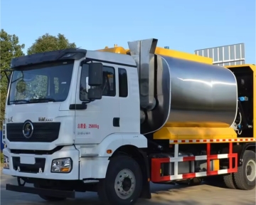 SHACMAN Asphalt Distributor Synchronous Seal Truck