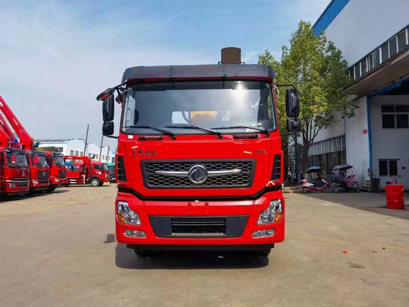 Dongfeng Telescopic Boom Truck Crane في دبي