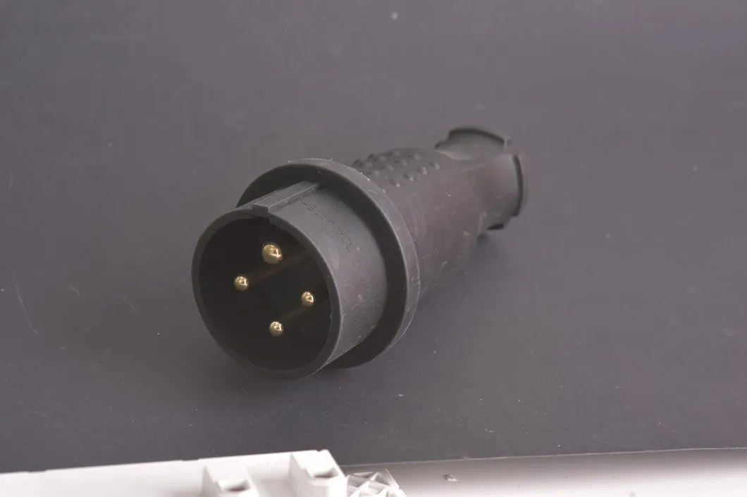 Трехфазная немецкая вилка 3п+З 3 32А 380В (резина)