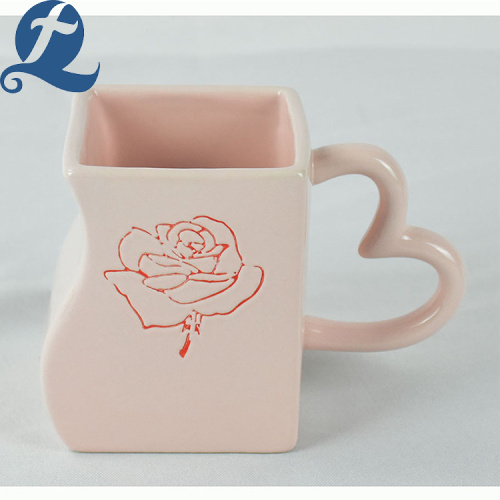 Taza de corazón de cerámica colorida para el hogar con uso de los amantes
