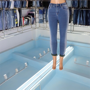 Kvinders elastiske talje jeans tilpasset