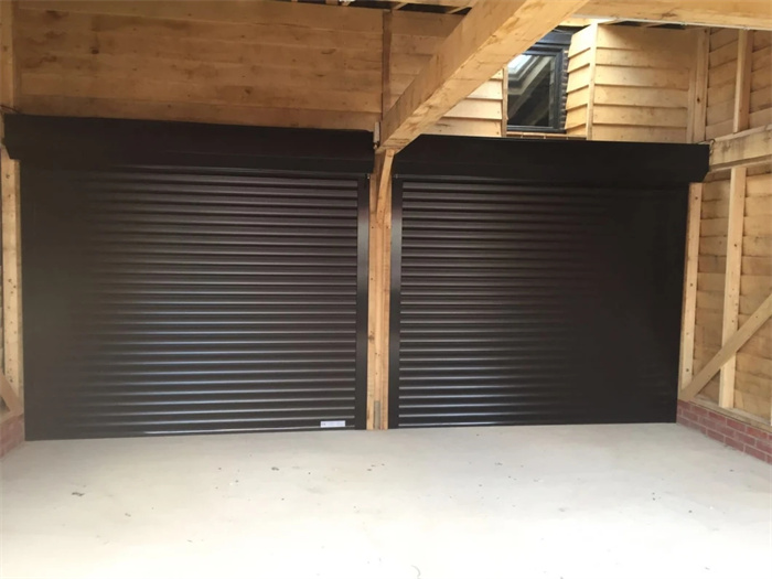 Aluminum alloy foaming roller shutter door