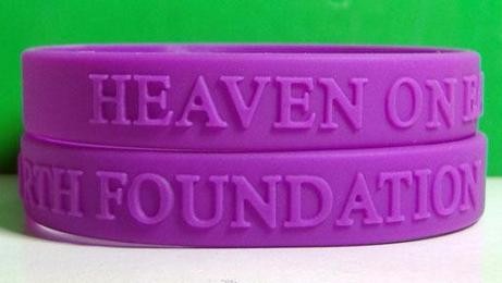 Custom 12mm solid color embossed Silicone Wristbands