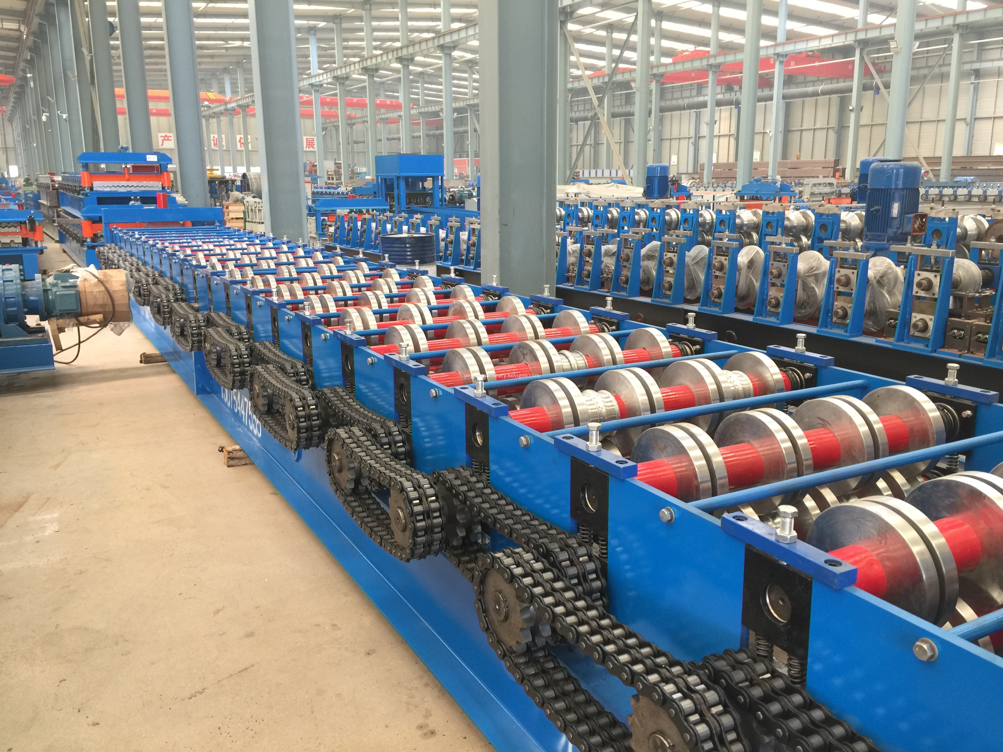 Floor deck roll forming machine