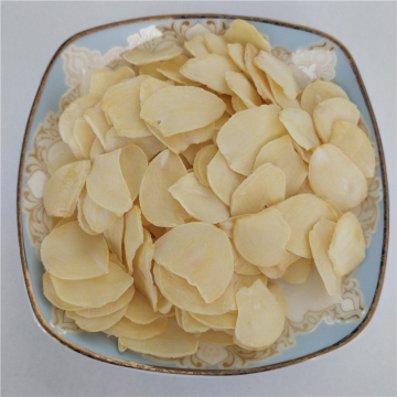2020 new crop white color four or six petals dried garlic flakes