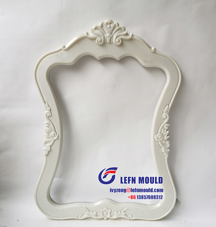 Cadre de miroir mural ABS décoratif ovale avec motif de défilement de cadre de miroir en plastique sculpté par artisan