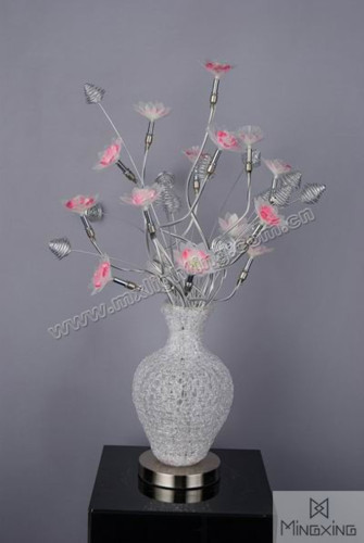 Modern White Decorative Vase for Room Handmade Aluminum Table Lamp (MT7527-30)
