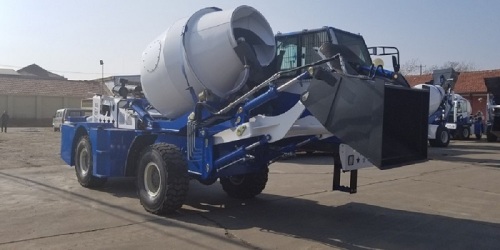 Mini concrete mixer truck with pump for construction