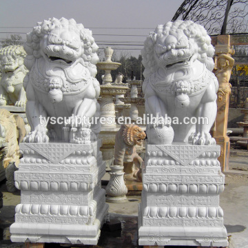 The marble lion squatting on the pedestal