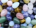 8 pezzi di gemme sciolte a forma di uovo gemma di cristallo Chakra Healing balance kit con scatola per collezionisti di aura terapisti e pratica yoga