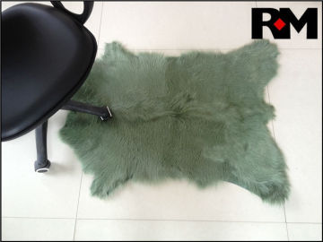 China factory wholesale fashion dyed goat fur pelts for carpets/rugs