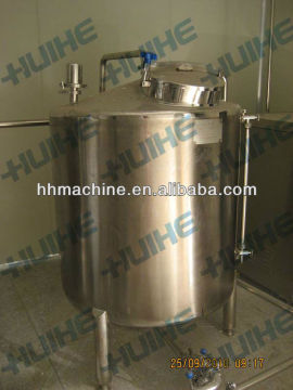 Quick open type manhole storage tanks