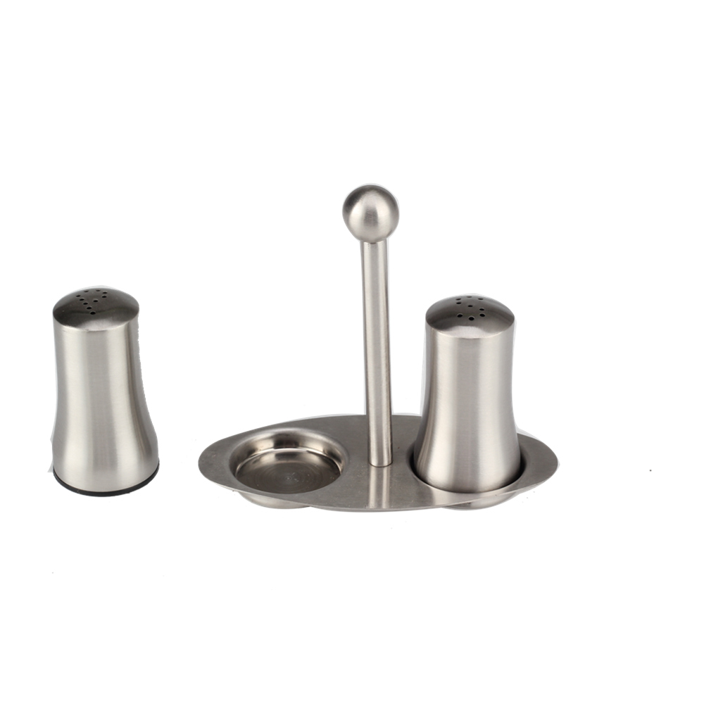 Pepper Shaker Set