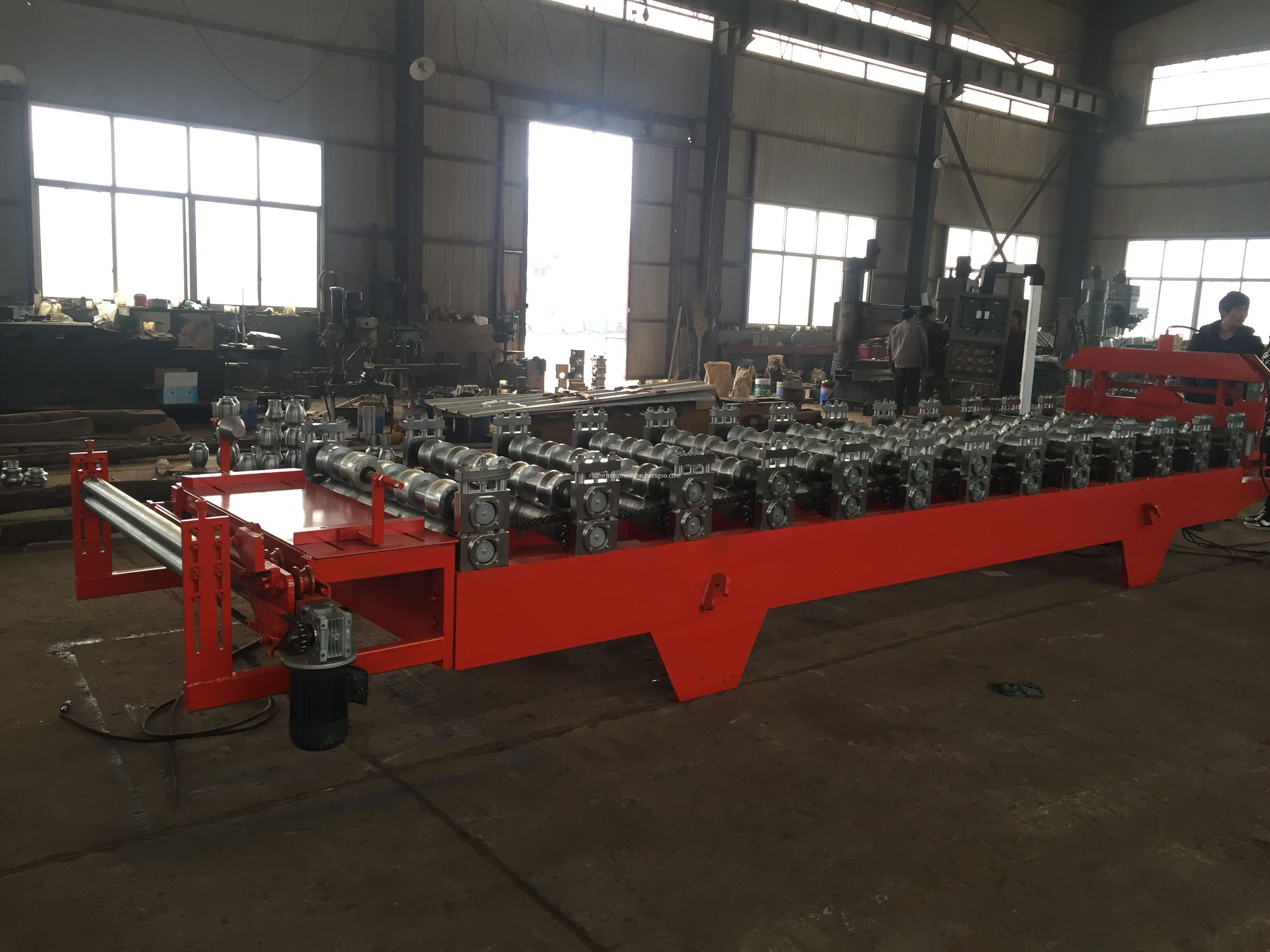 Wall and roof tle roll forming machine