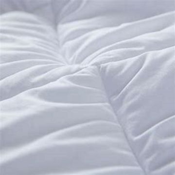 Luxury satin quilt cover for honeymoon suite