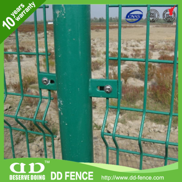 Ornamental curvy welded wire mesh fencing