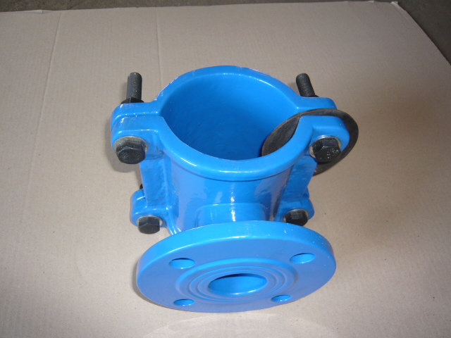 Ductile iron pipe saddle clamp with outlet flange type