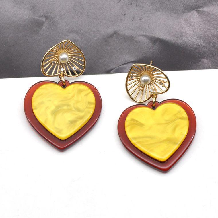 Newest gold plated brass stud jewelry for women bright gorgeous acrylic love heart earrings