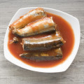 Poisson sardine en conserve bon marché 425g à la sauce tomate